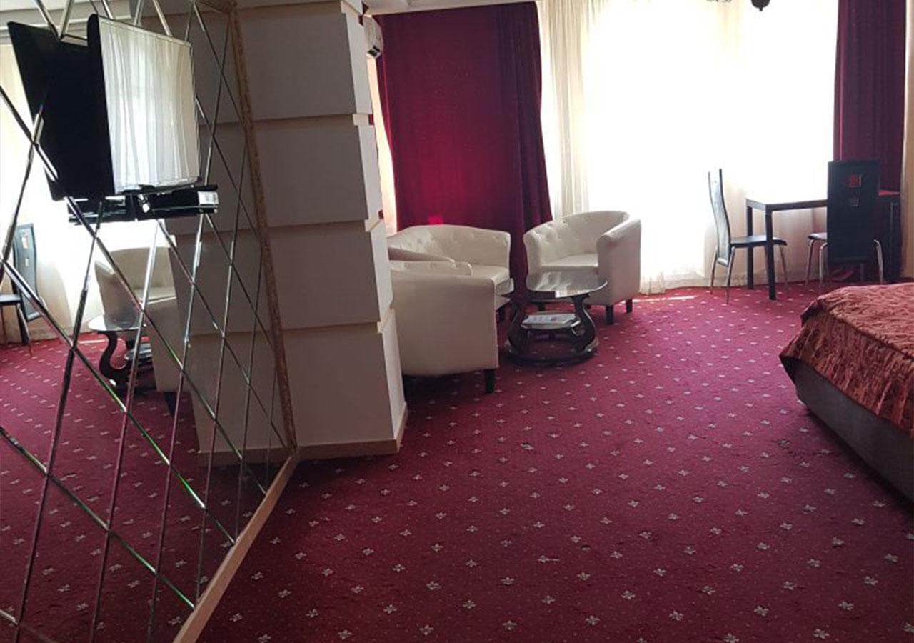 Emperum Nelson Hotel Chisinau Exterior foto